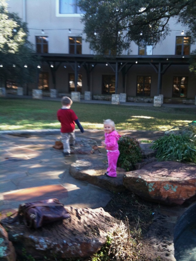 2009/12(Dec)/SYDNEY & IAN ON THEIR CHUCH GROUNDS/2009-12-13-2 SYDNEY.jpg